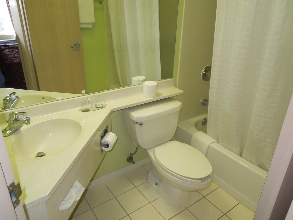 Travelodge - Cincinnati Шаронвилл Номер фото