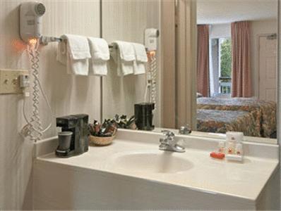 Travelodge - Cincinnati Шаронвилл Номер фото