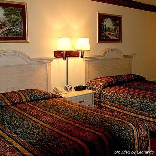 Travelodge - Cincinnati Шаронвилл Экстерьер фото