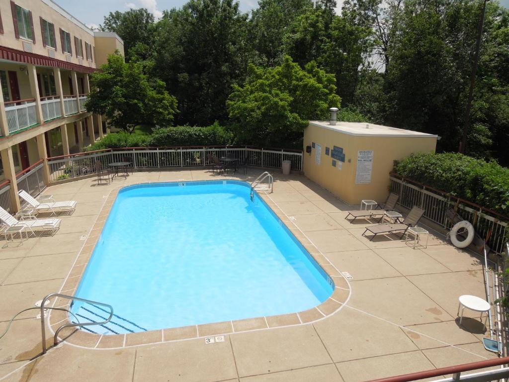 Travelodge - Cincinnati Шаронвилл Экстерьер фото